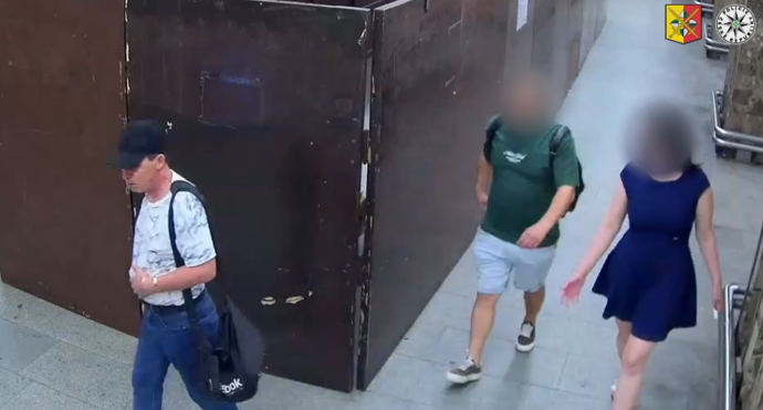 FOTO: Muž je v hledáčku policie. – stránka 2