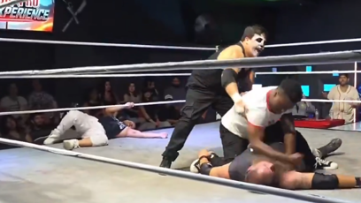 FOTO: Raja Jackson napadl wrestlera Stuarta Smith.