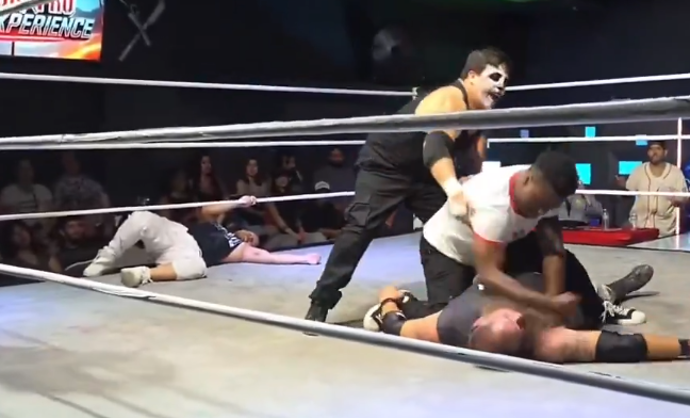 FOTO: Raja Jackson napadl wrestlera Stuarta Smith. – stránka 5