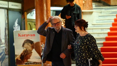 FOTO: Věra Geislerová při odchodu z premiéry.