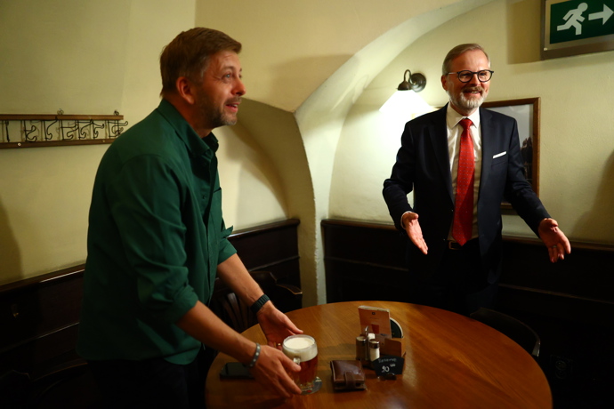 FOTO: Vít Rakušan a Petr Fiala. – stránka 26