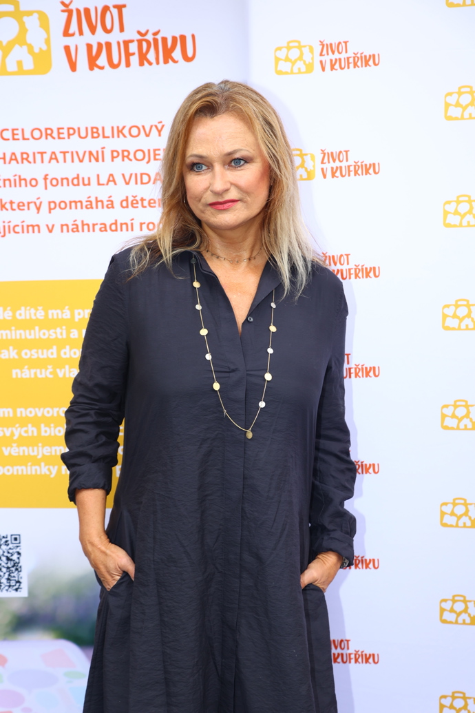 FOTO: Zpěvačka Jana Adamcová. – stránka 4