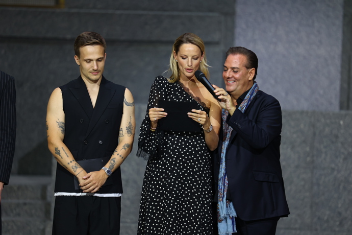 FOTO: Saša Jány spolu s ambasadory - Michaelou Kociánovou a Martinem Carevem. – stránka 3