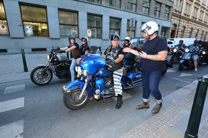 FOTO: Na premiéru dorazil mnoho motorkářů. – stránka 31
