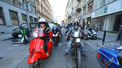 FOTO: Motorkáři na premiéře.