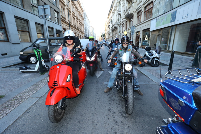 FOTO: Motorkáři na premiéře. – stránka 29