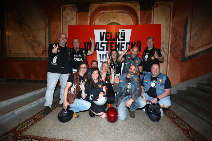 FOTO: Motorkáři dorazili na premiéru. – stránka 34