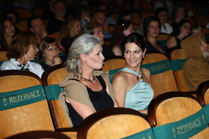 FOTO: Jana Doleželová na premiéře celovečerního dokumentu Jarek. – stránka 7