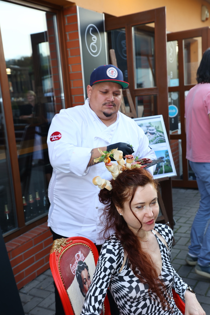 FOTO: Eva Toulová si akci užívala. – stránka 23