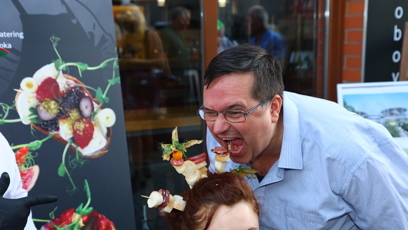 FOTO: Luboš s Farmy si chtěl pochutnat.