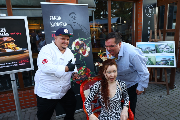 FOTO: Eva Toulová s Lubošem z Farmy. – stránka 17