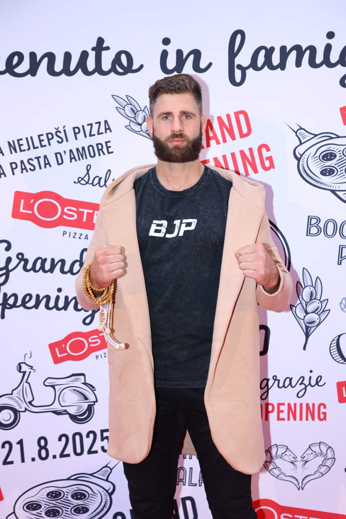 FOTO: Jiří si na sebe vzal svůj vlastní merch. – stránka 5
