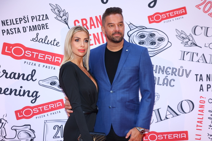 FOTO: Petr Švancara po boku své ženy na openingu restaurace L'Osteria v Brně. – stránka 7