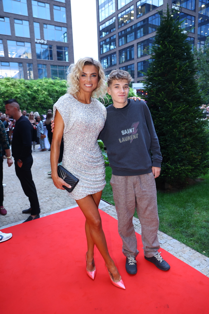 FOTO: Klára Medková spolu se synem. – stránka 53