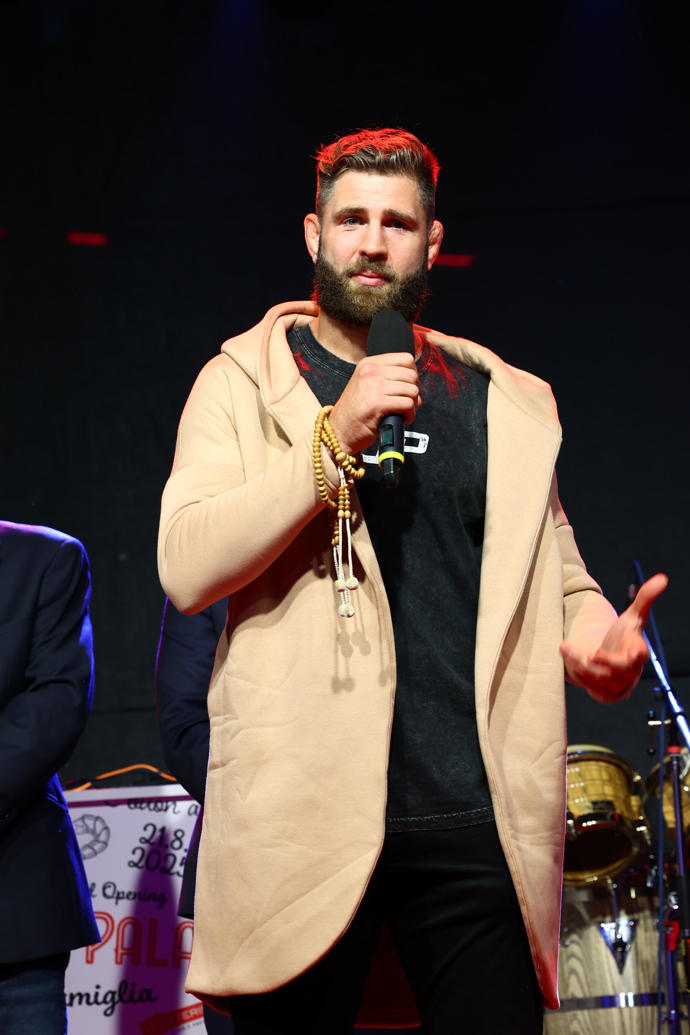 FOTO: Jiří Procházka promluvil k hostům. – stránka 3