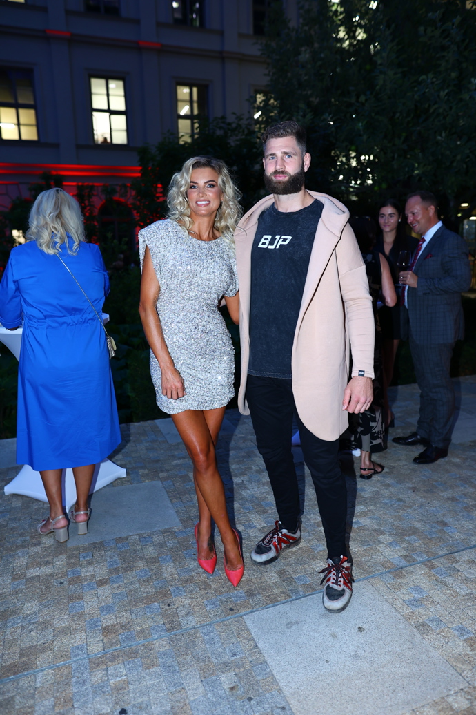 FOTO: Jiří Procházka s Klárou Medkovou na velkolepém openingu restaurace L'Osteria v Brně. – stránka 13