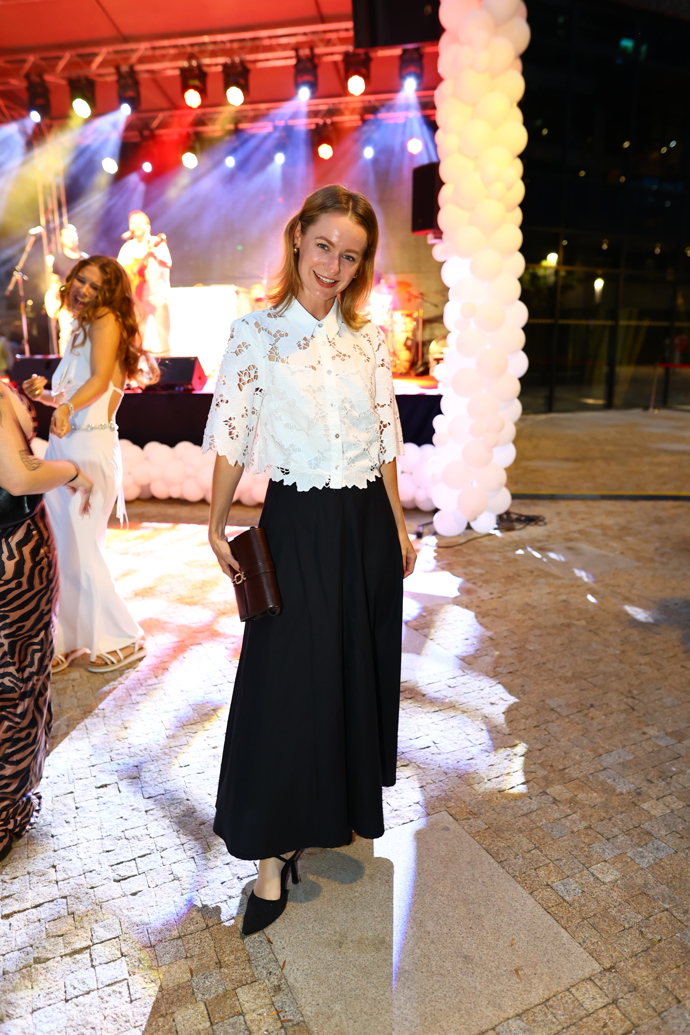 FOTO: Anna Jiřina Daňhelová na velkolepém openingu restaurace L'Osteria v Brně. – stránka 38