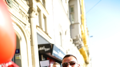 FOTO: Karlos Vémola poslal do nebe balonek se vzkazem pro Jiřího Krampola.