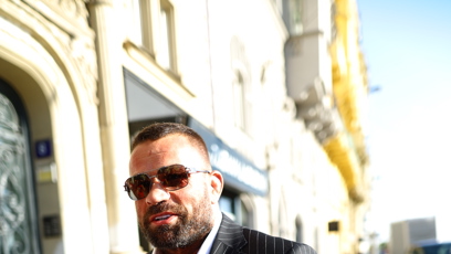 FOTO: Karlos Vémola měl velmi drahé sluneční brýle.