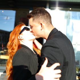 Budou spolu trávit první vánoce.