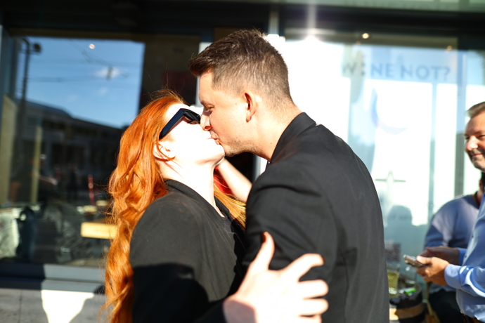 FOTO: Kateřina Bláhová dorazila na vzpomínku za Jiřího Krampola po boku svého partnera Karla Kašáka. – stránka 18