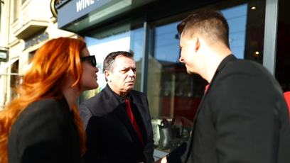 FOTO: Kateřina Bláhová dorazila na vzpomínku za Jiřího Krampola po boku svého partnera Karla Kašáka.