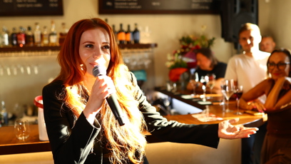 FOTO: Kateřina Bláhová dorazila na vzpomínku za Jiřího Krampola.