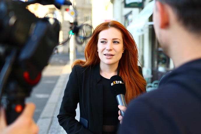 FOTO: Kateřina Bláhová během rozhovoru pro eXtra.cz. – stránka 21