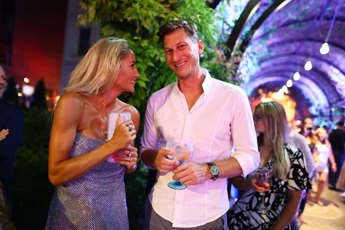 FOTO: Tereza Barošová a Filip Neusser na otvíračce restaurace v Brně. – stránka 7