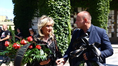 FOTO: Zuzana Bubílková na pohřbu Jiřího Krampola.
