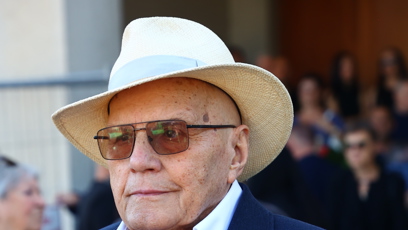 FOTO: Jan Přeučil na pohřbu Jiřího Krampola.