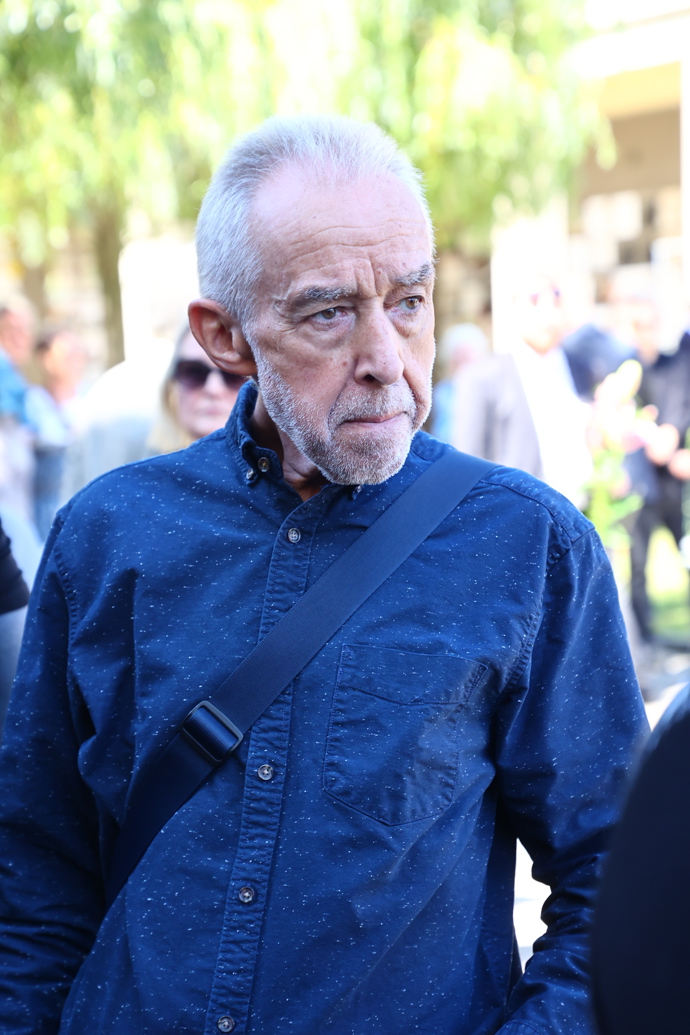 FOTO: Herec Pavel Rímský přišel dát poslední sbohem Jiřímu Krampolovi. – stránka 106