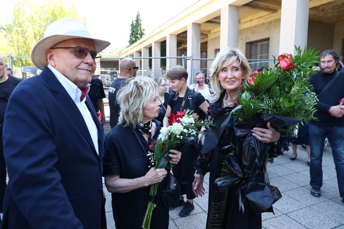 FOTO: Zuzana Bubílková spolu s Janem Přeučilem a jeho ženou Evou. – stránka 101
