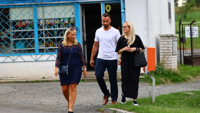 FOTO: Později přicházeli smuteční hosté.