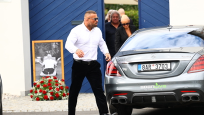 FOTO: Karlos Vémola přišel zapít Jiřího Krampola.