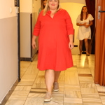 Pro první večer vynesla Lucie červené šaty s tříčtvrtečním rukávem. 