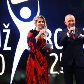 Moderátoři Muže roku Lenka Špilarová a Karel Voříšek.