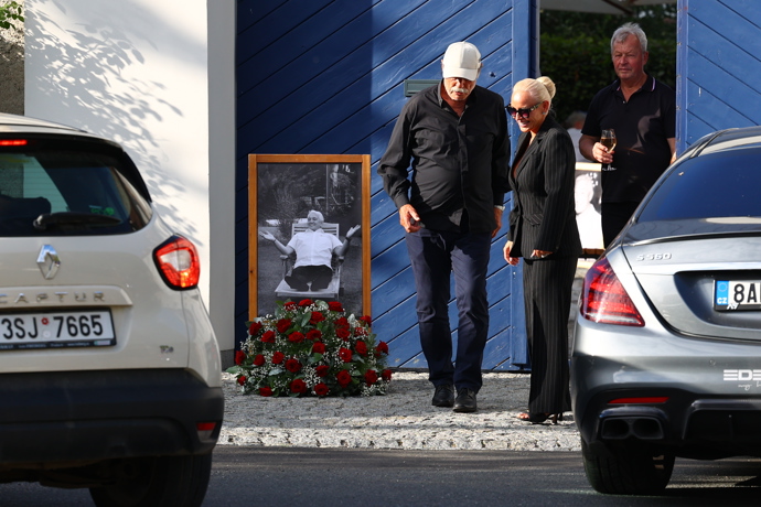 FOTO: Pavel Nový v Kafe u Žlabu. – stránka 21