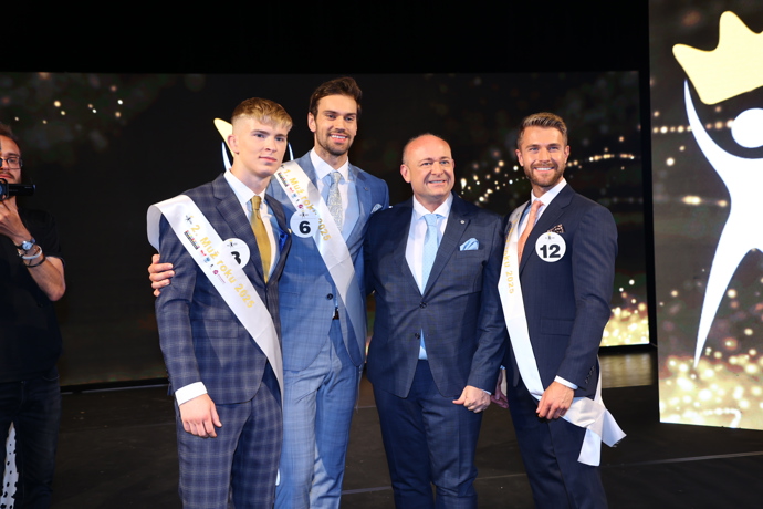 FOTO: Finalisté s Karlem Voříškem. – stránka 2