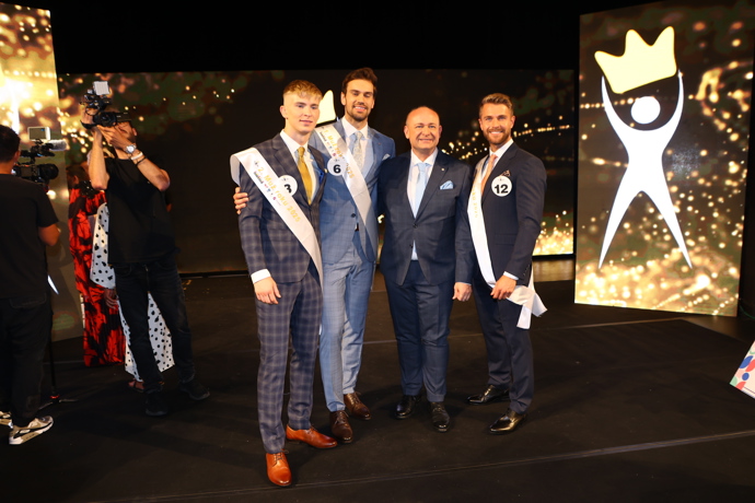 FOTO: Finalisté a Karel Voříšek. – stránka 1
