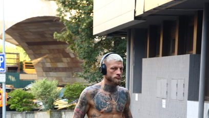 FOTO: Radek Roušal se před zápasem rozcvičoval.