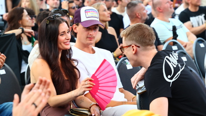 FOTO: Anna Šulc s partnerem a Adamem Mišíkem.