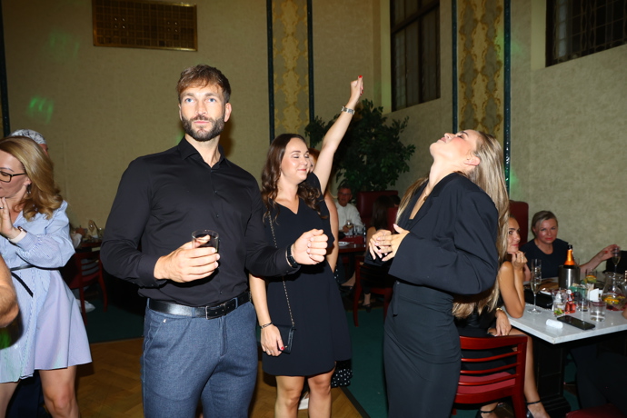 FOTO: Party po Muži roku. – stránka 31