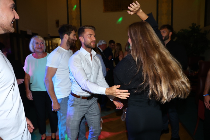 FOTO: Party v plném proudu. – stránka 8