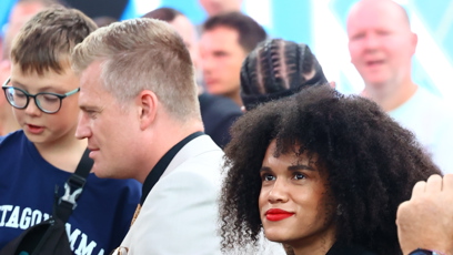 FOTO: Filip Turek po boku neznámé dívky.