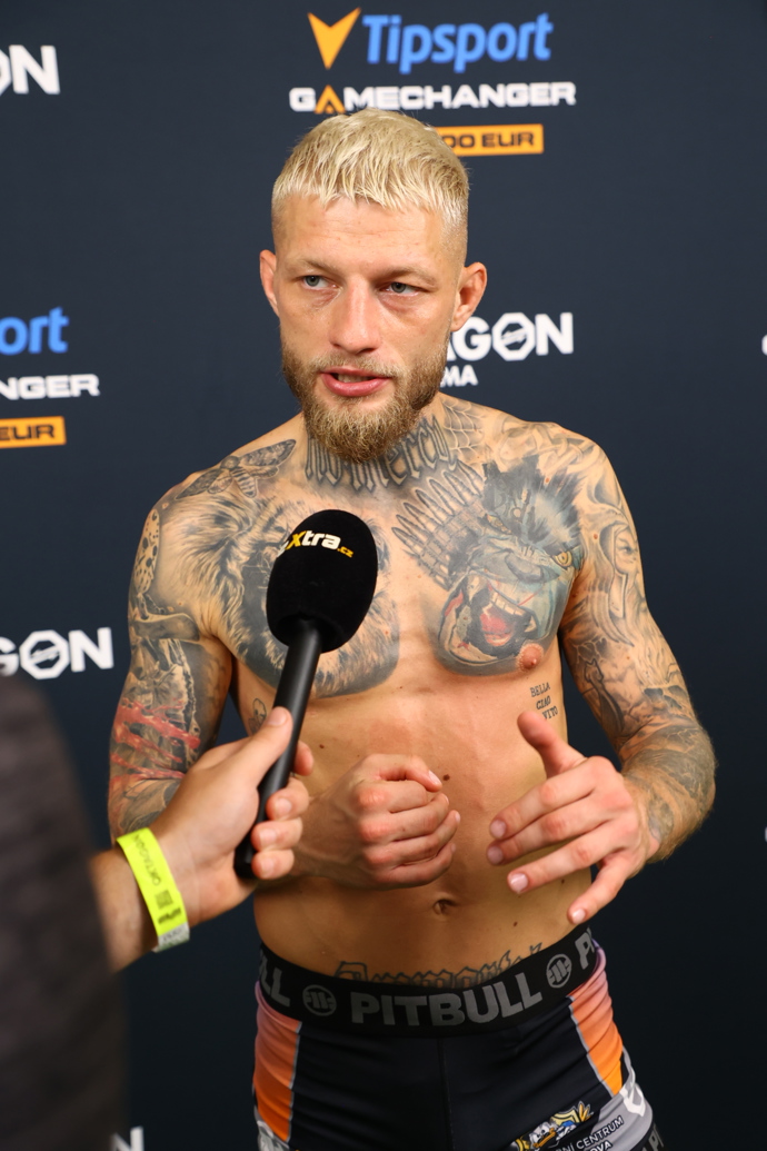 FOTO: Radek svého soupeře ukončil. – stránka 16
