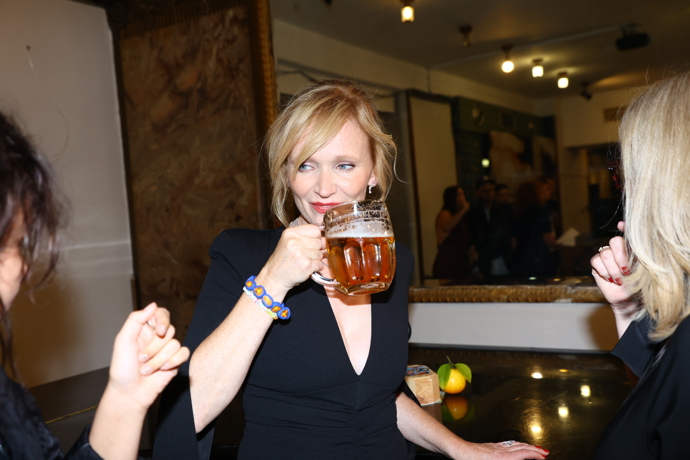 FOTO: Aňa Geislerová si dala pivko. – stránka 54