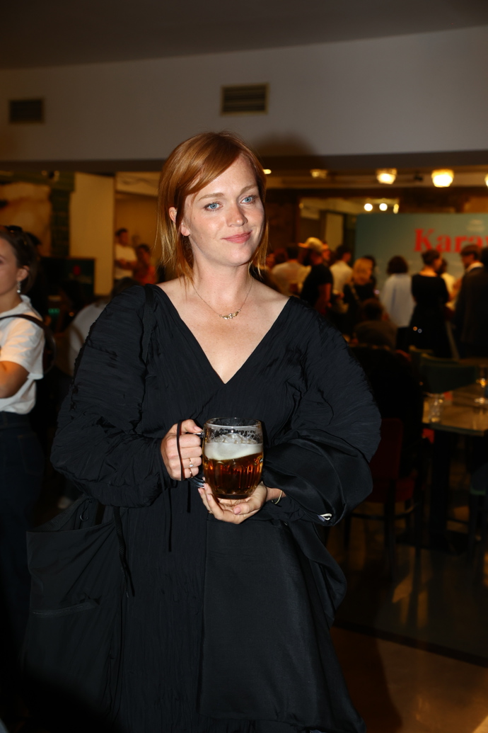 FOTO: Ester Geislerová s pivem. – stránka 5