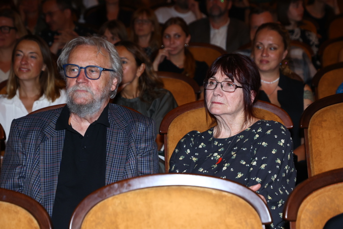 FOTO: Maminka Aňi Geislerové v publiku. – stránka 6