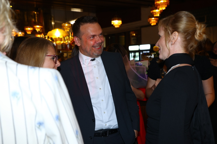 FOTO: Martin Baxa se baví s Aňou Geislerovou. – stránka 1